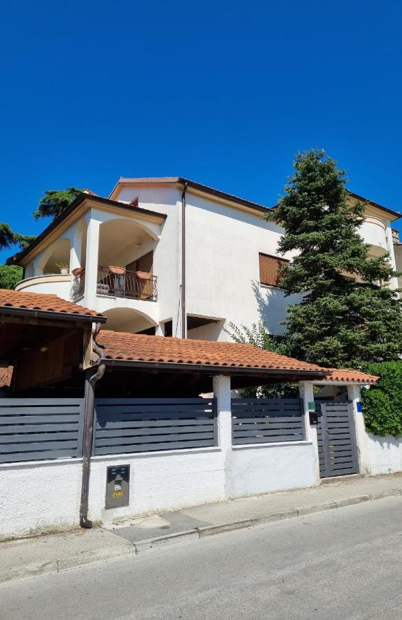 Apartments "M" Pula Bagian luar foto