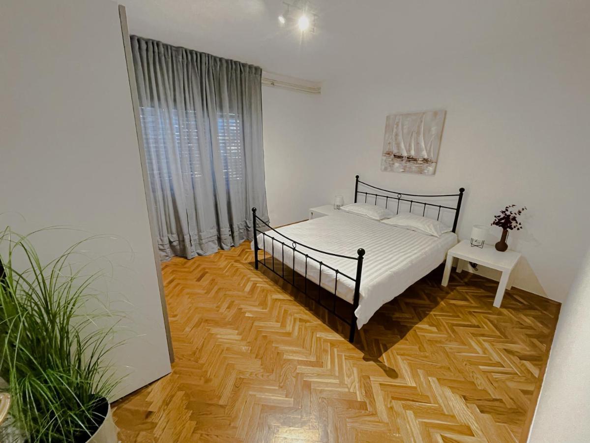 Apartments "M" Pula Bagian luar foto