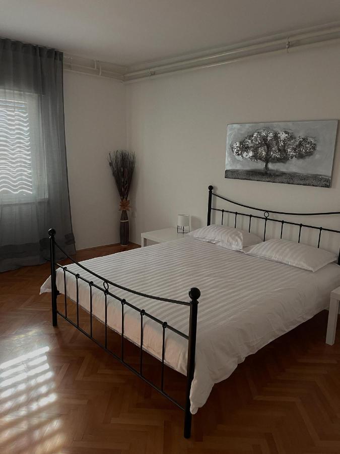 Apartments "M" Pula Bagian luar foto