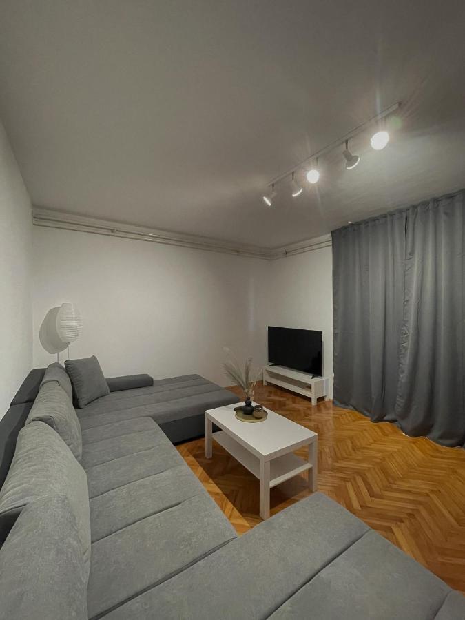 Apartments "M" Pula Bagian luar foto